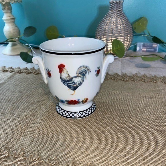 VERA BRADLEY Andrea By Sadek White Rooster Red Floral Pedestal Dish Bowl GUC - Picture 1 of 9